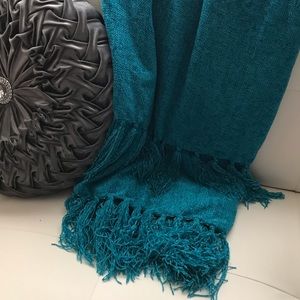 Home Accents 50”x60” throw plus 4”x2 fringe. New